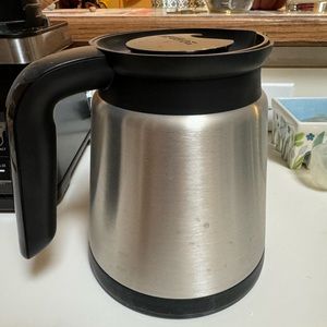 Keurig Hot Carafe Isolante 2.0 Thermal Pitcher 4 Cup 32 Oz. Capacity